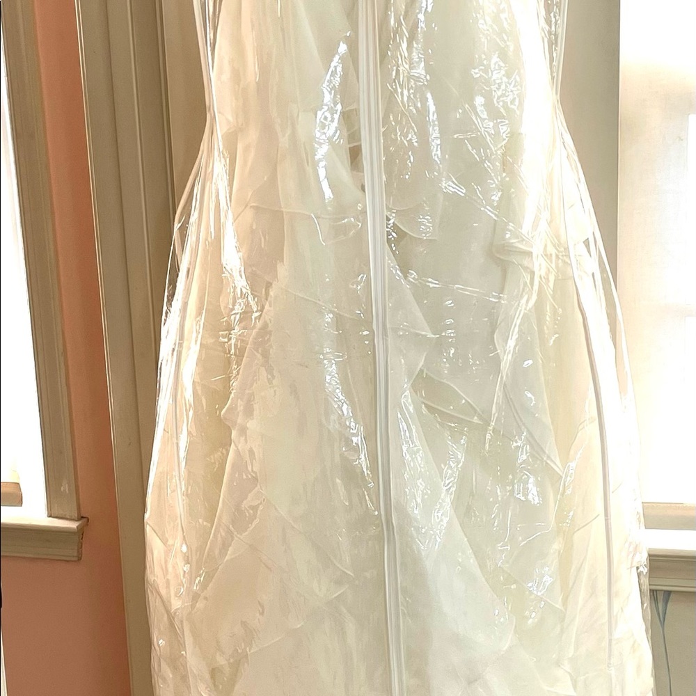Strapless ruffle and chiffon tulle beach wedding gown. - Picture 10 of 16